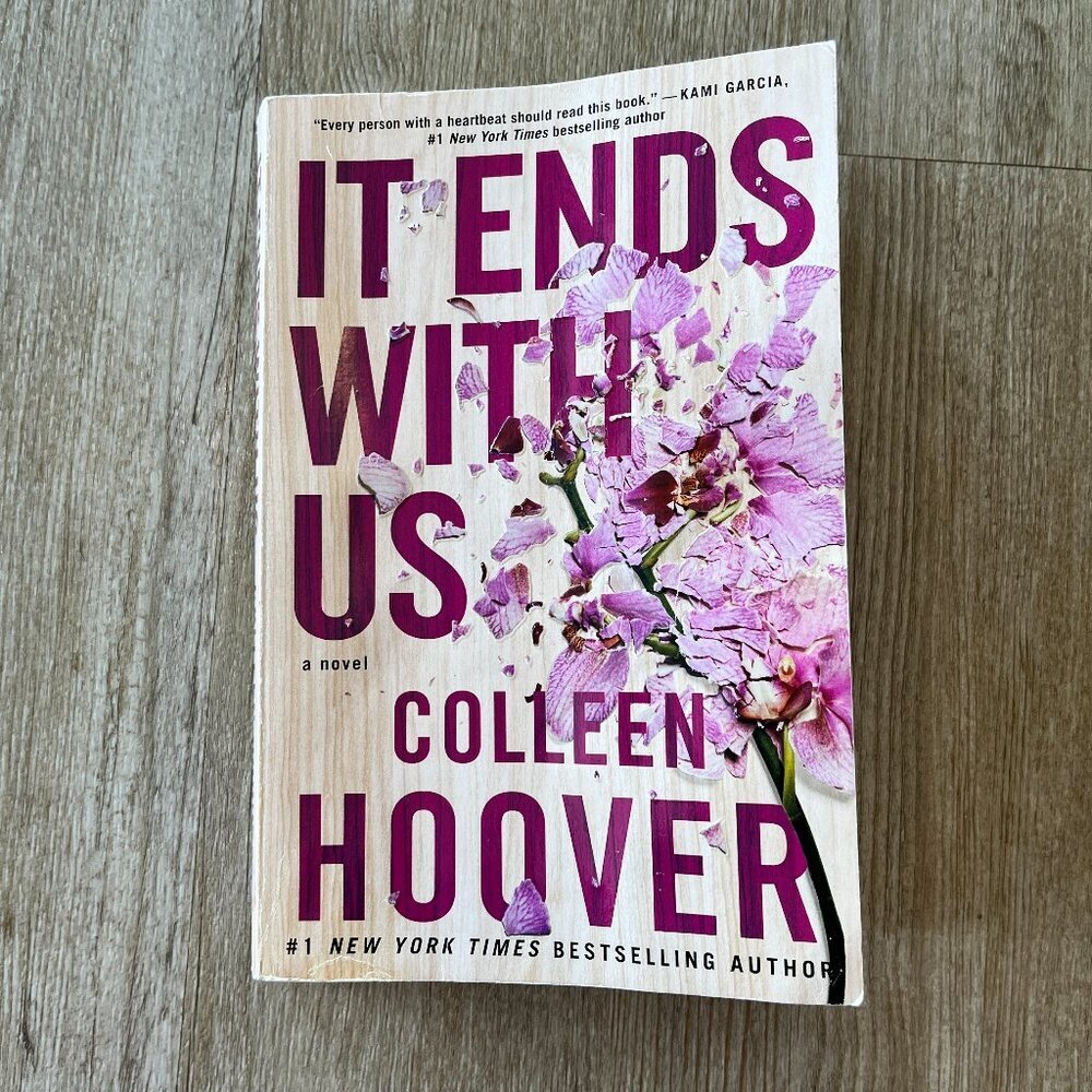 It Ends With Us by Colleen Hoover Paperback